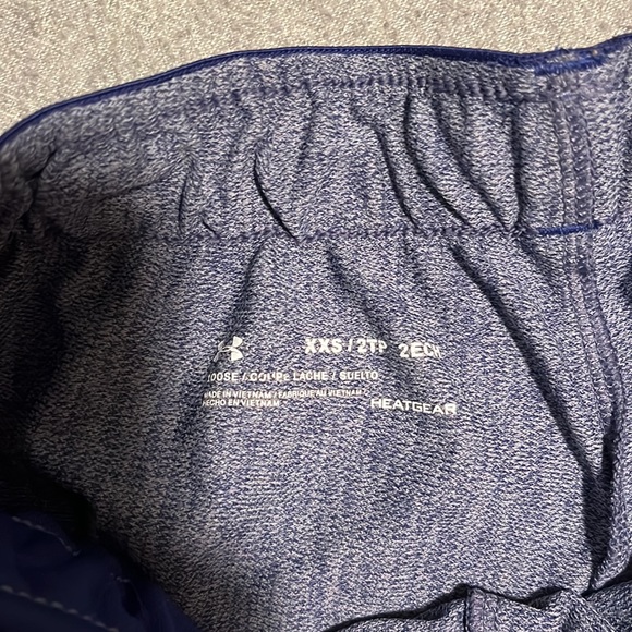 Under Armour loose athletic shorts - Picture 3 of 3